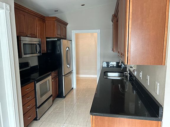 5th image of 214 N Bay Hills Blvd