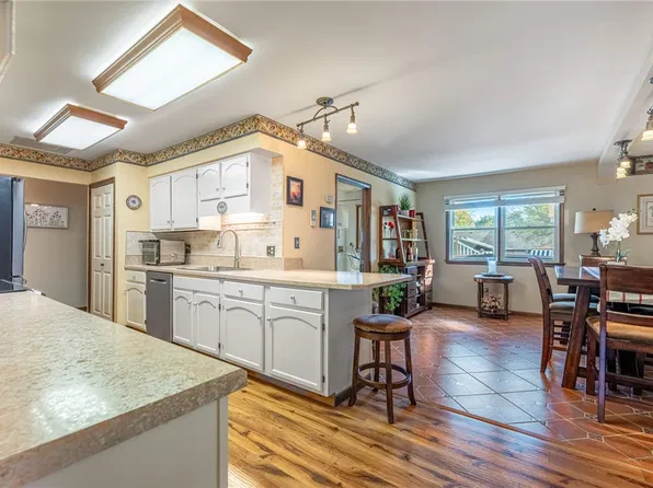 15 Sesame St, Springboro, OH 45066