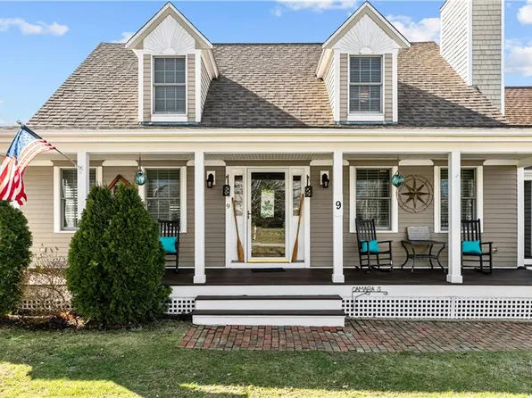 9 Highhawk Rd, Portsmouth, RI 02871