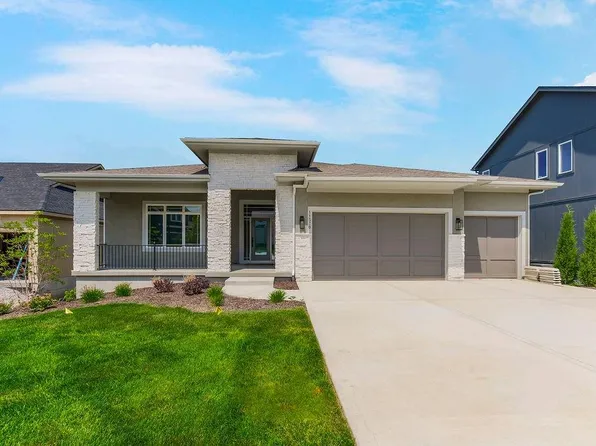 11570 S Zarda Dr, Olathe, KS 66061