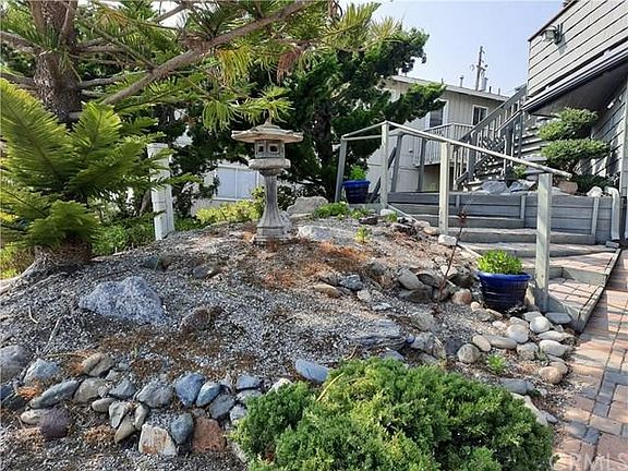 3rd image of 555 Canterbury Ln