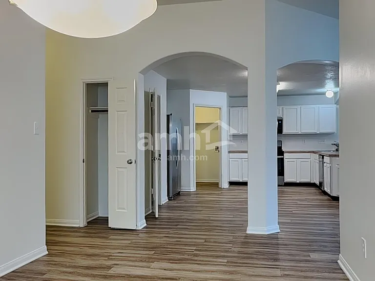 2518 Halstead Dr — Photo 7