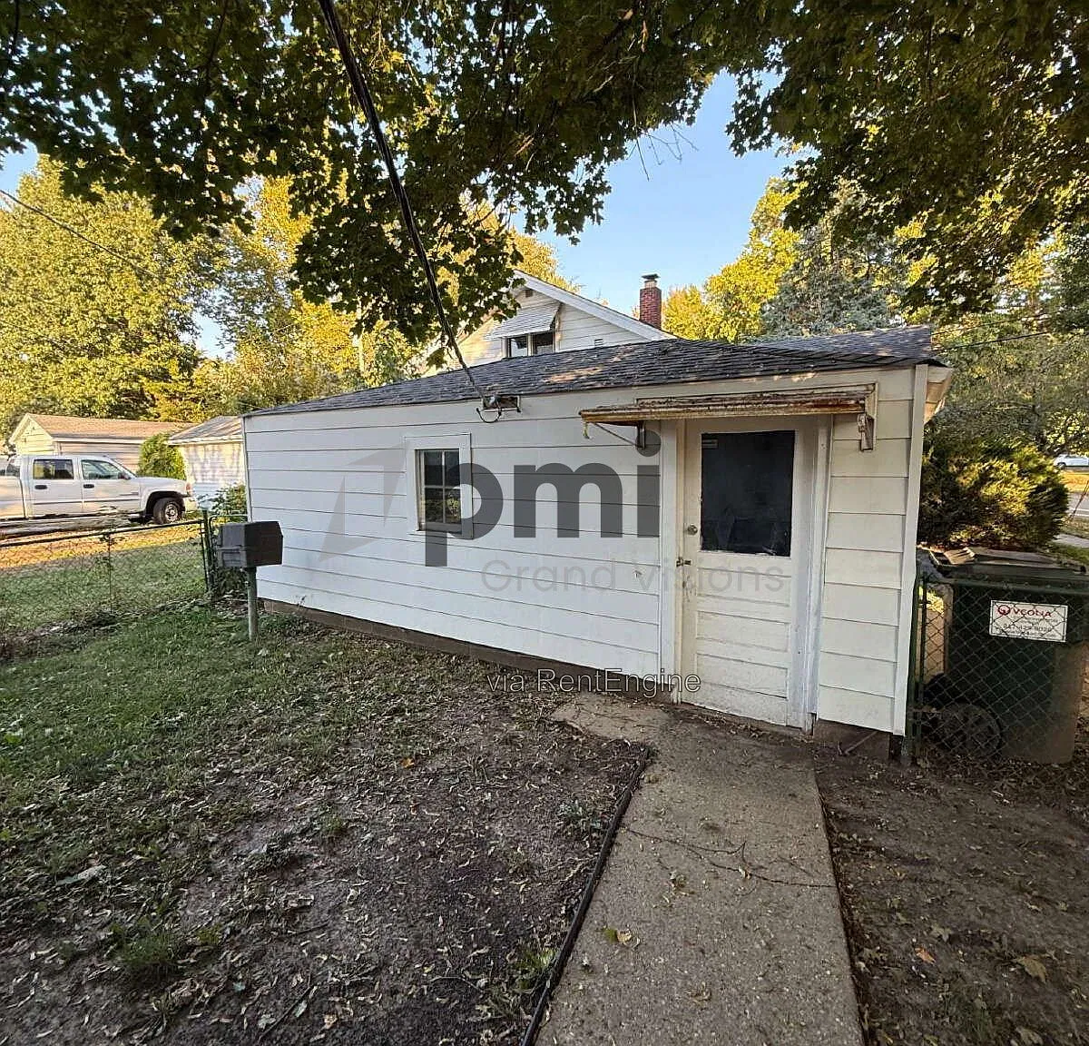 2 bed, 1.0 bath, 1008 sqft, $1,026 — Photo 2