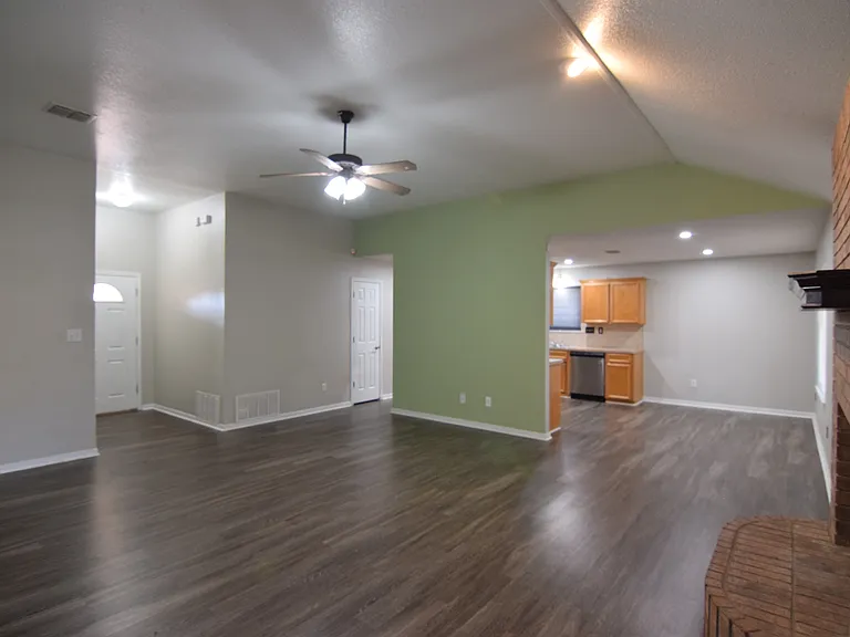 4202 Capri Dr — Photo 8