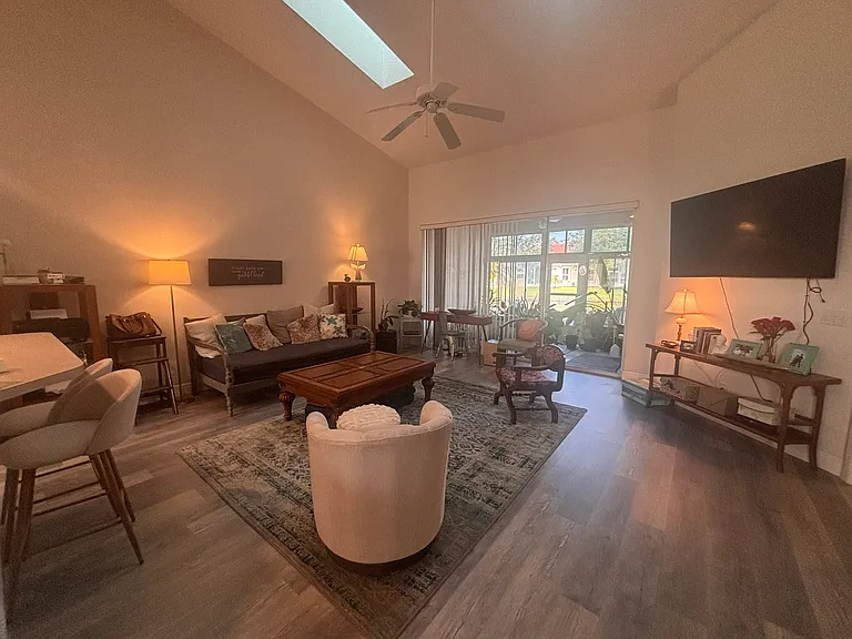 399 Renaissance Ave — Photo 4