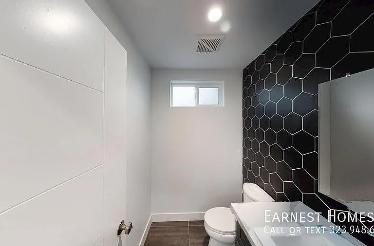 2219 1/2 W Court St — Photo 11