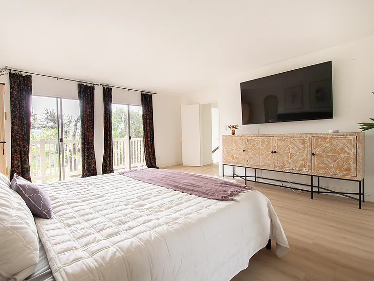 5245 Coldwater Canyon Ave #C — Photo 2