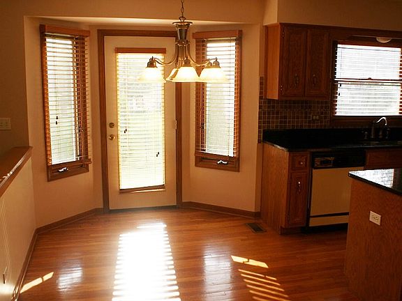 5th image of 215 N Vincent Dr