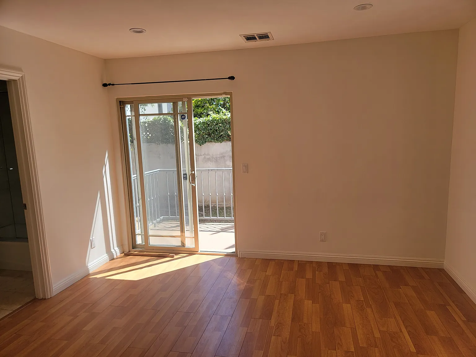 3716 Greenfield Ave — Photo 2