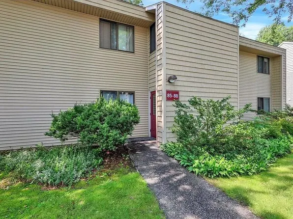 85 Bayberry Ln, South Burlington, VT 05403
