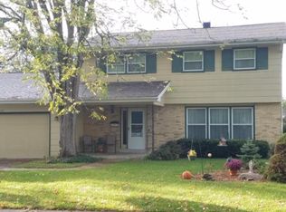 729 Franklin St, Charleston, IL 61920