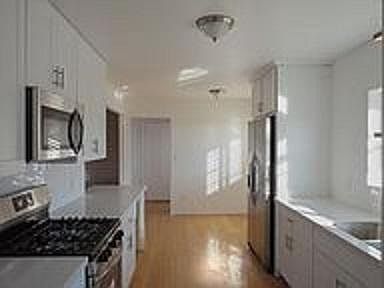 5th image of 8448 Encino Ave