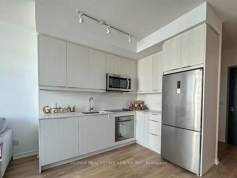 36 Manor Rd E #722 — Photo 8
