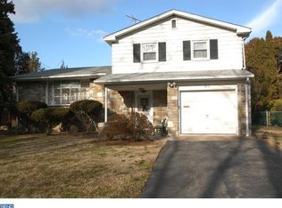 915 Emerson St, Philadelphia, PA 19111