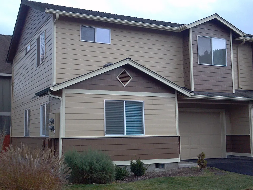 1398 NE Elk Ct #1