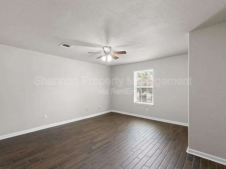 709 E 41st St — Photo 12