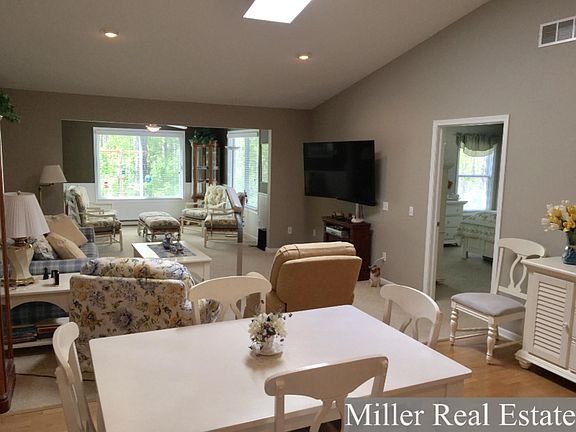 5th image of 712 River Walk St Unit 11