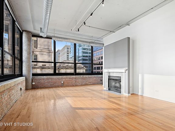 4th image of 130 S Canal St APT 402