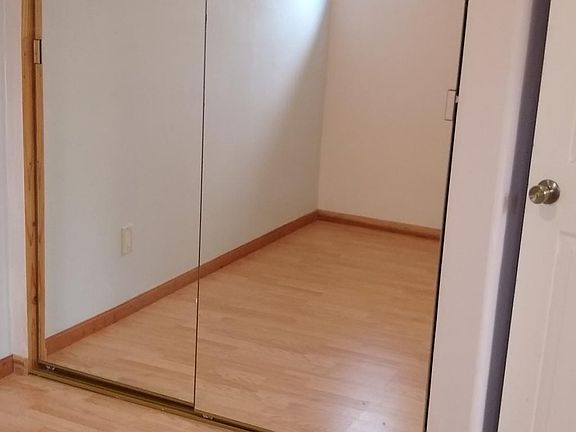 Mirrored closet bedroom