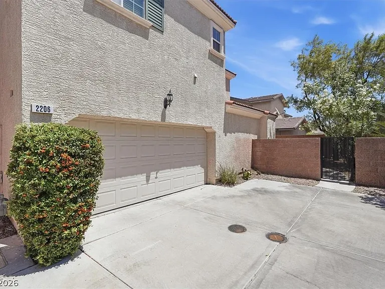 2206 Cast Pebble Dr — Photo 2