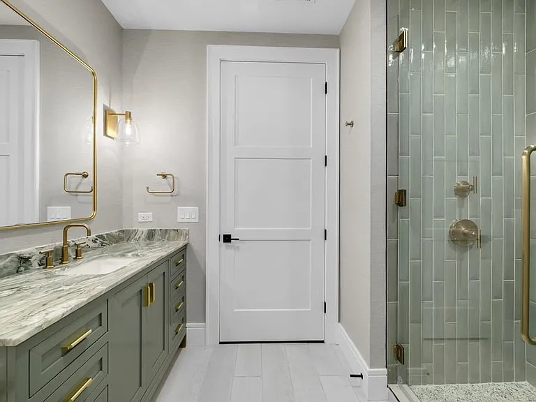 1281 E Main St #3 — Photo 2
