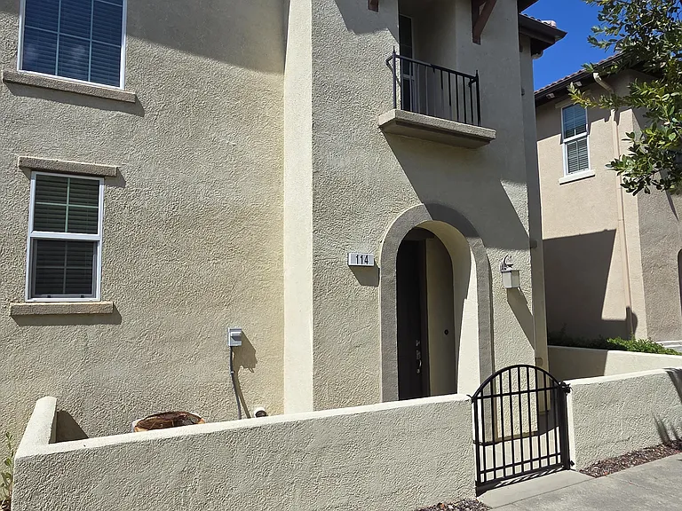 114 Barnhill Dr #114 — Photo 1