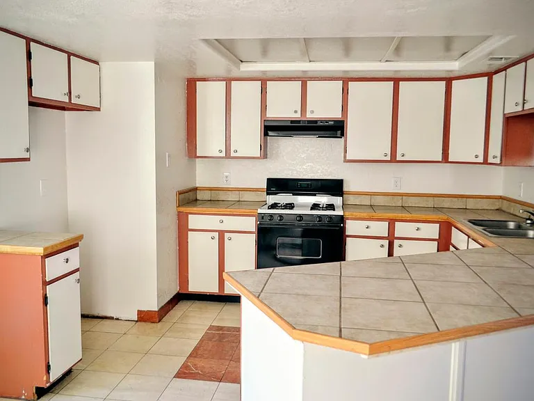 455 Sellers Pl — Photo 4