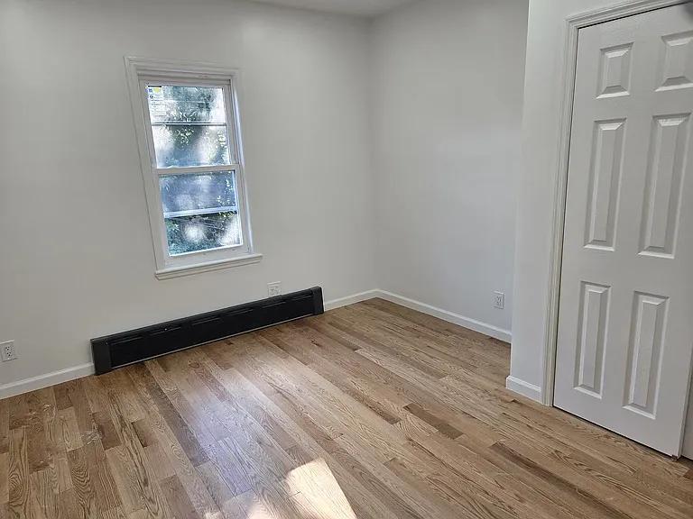 606 E 3rd St #2 — Photo 6