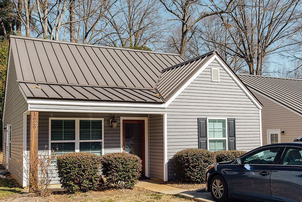1629 Oxford Place — Photo 3