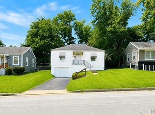 9934 Lackland Rd, Saint Louis, MO 63114