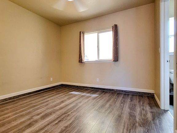 5th image of 682 S Genevieve Ln #B