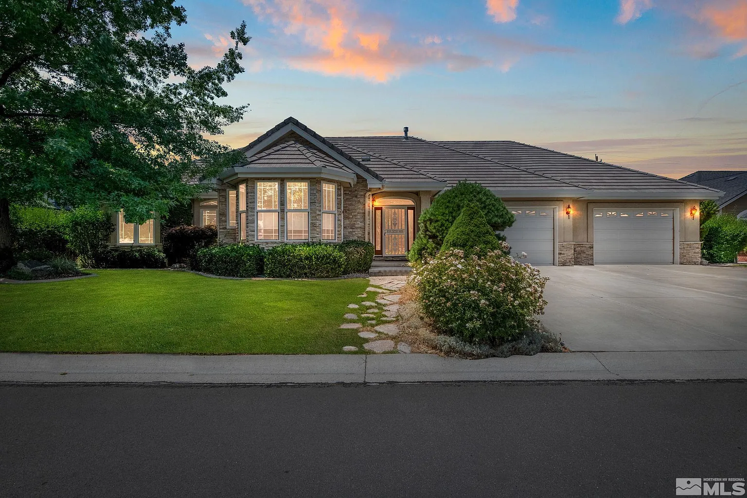 2542 Simons Ct photo 1