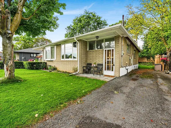 84 Longford Dr, Newmarket, ON L3Y 2Y4