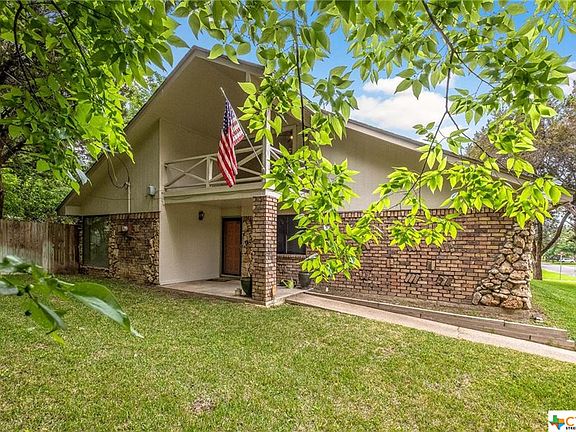 3rd image of 808 Cedar Oaks Ln