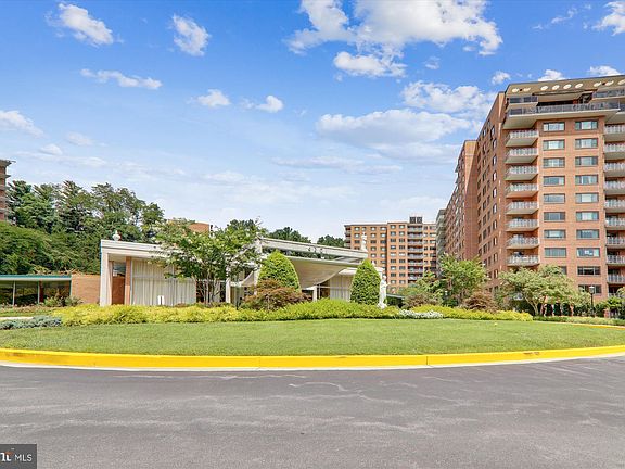 5th image of 4201 Cathedral Ave NW APT 1203E