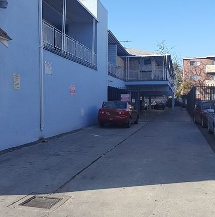 5th image of 225 W Manchester Blvd