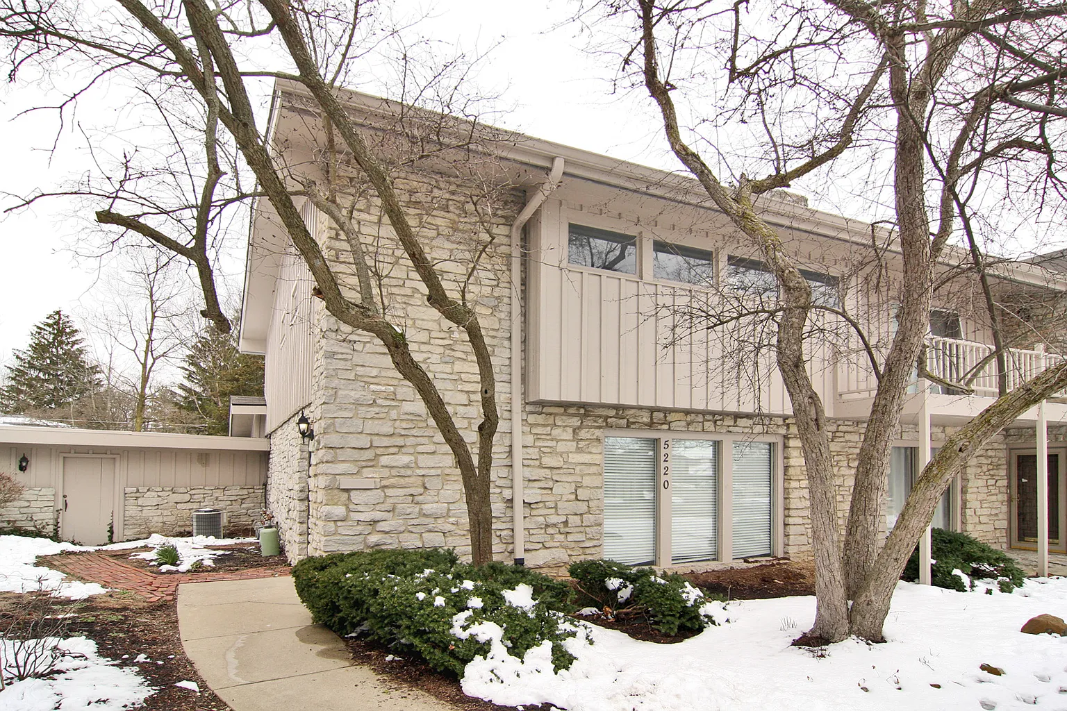 5220 Nob Ln photo 1