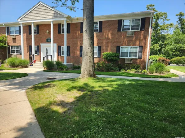 342 Lakeland Avenue #9H, Sayville, NY 11782