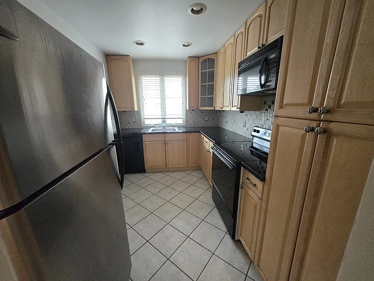 506 W Twelve Mile Rd — Photo 13