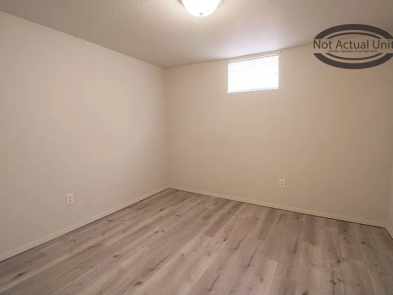 1013 W Ash St — Photo 27