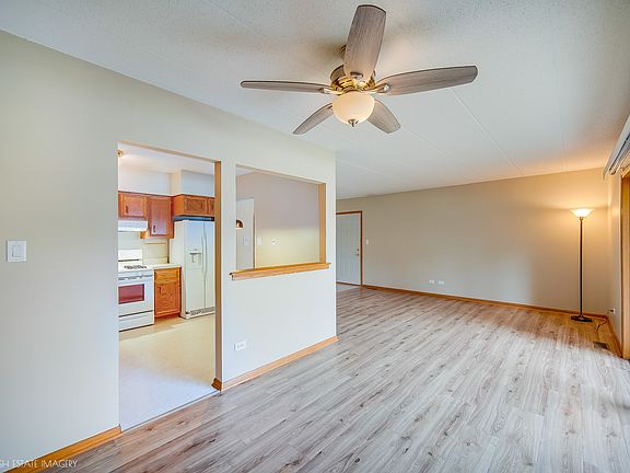 3rd image of 4933 Circle Dr #107