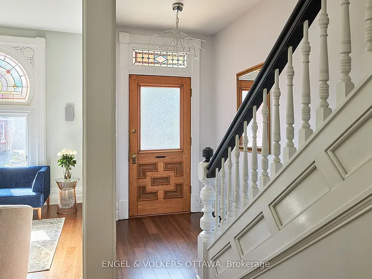103 James St — Photo 2