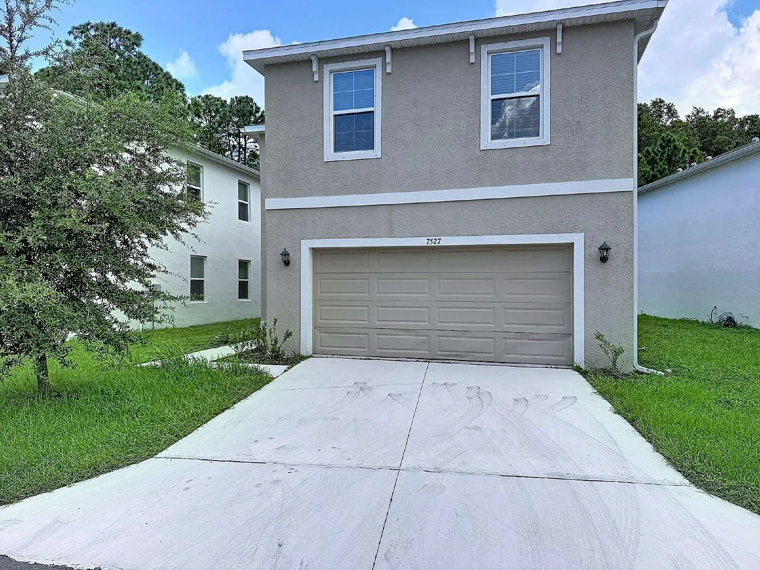 4 bed, 3.0 bath, 2007 sqft, $2,400 — Photo 2