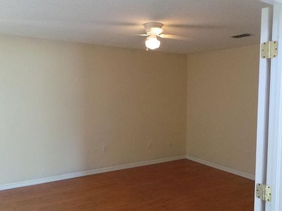 3rd image of 246 Bedford Dr