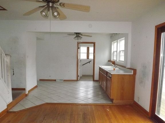 3rd image of 19420 Peoria St