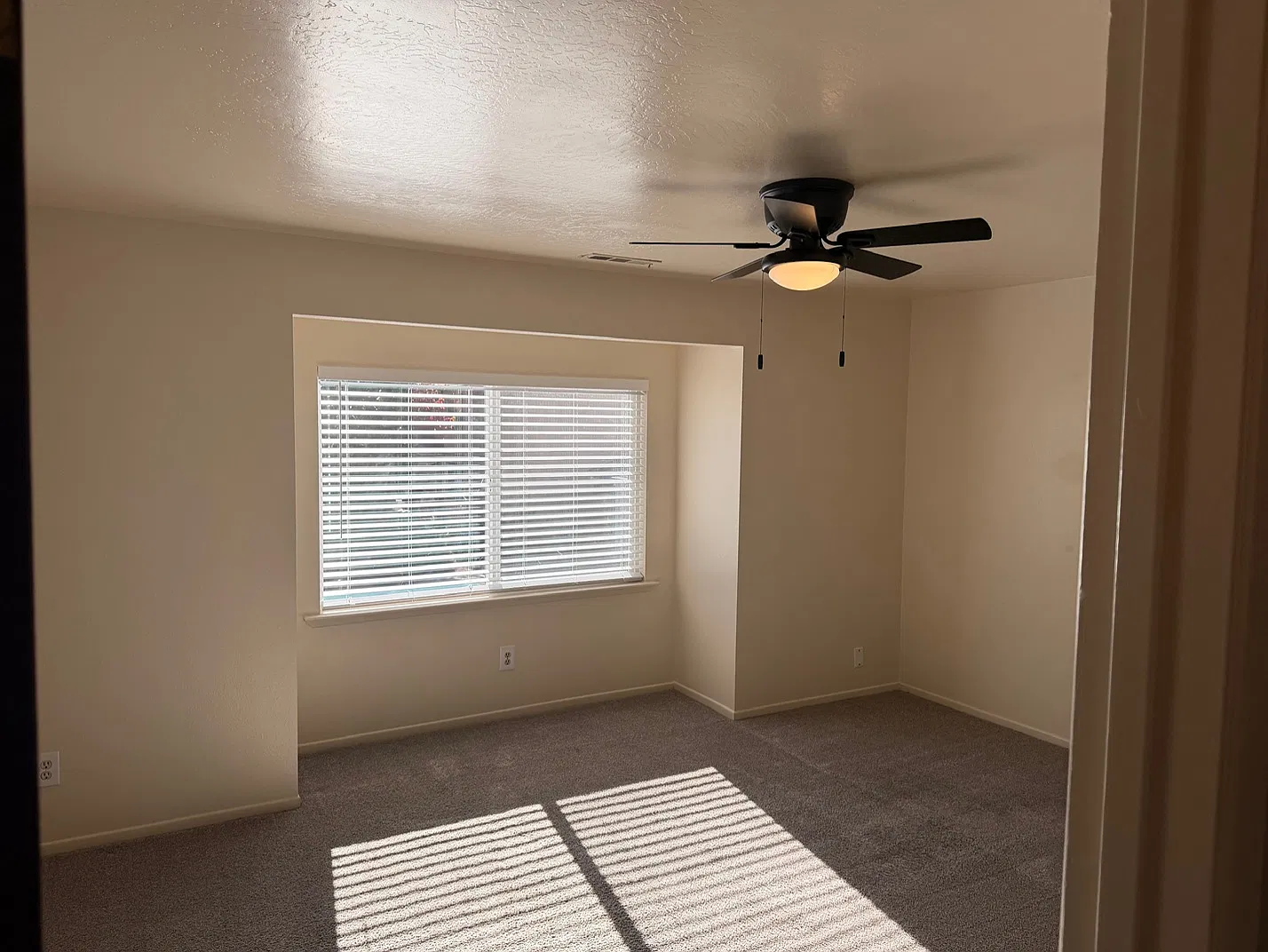 2 bed, 1.5 bath, $1,300 — Photo 2