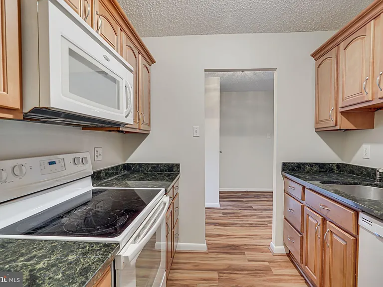 200 N Pickett St #214 — Photo 8