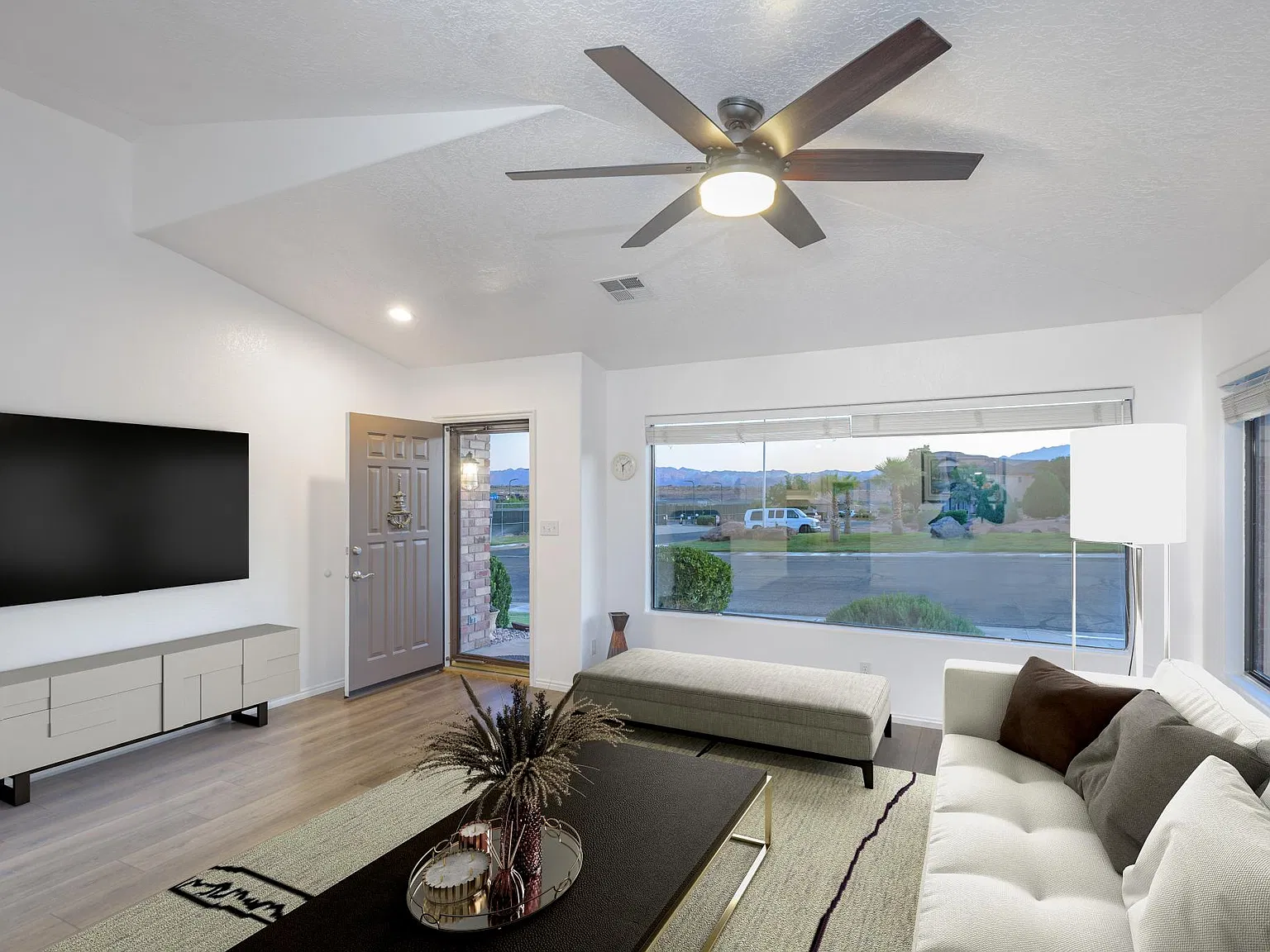 981 W Sir Monte Dr — Photo 3