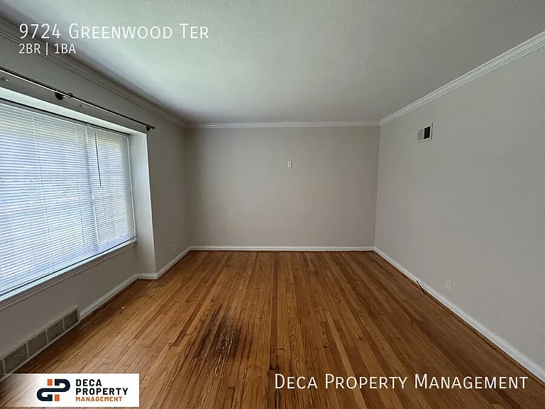 9724 Greenwood Ter — Photo 2