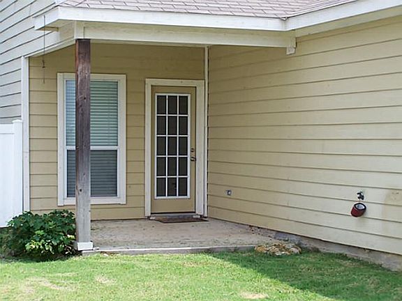 2nd image of 3033 Hopewell Ln